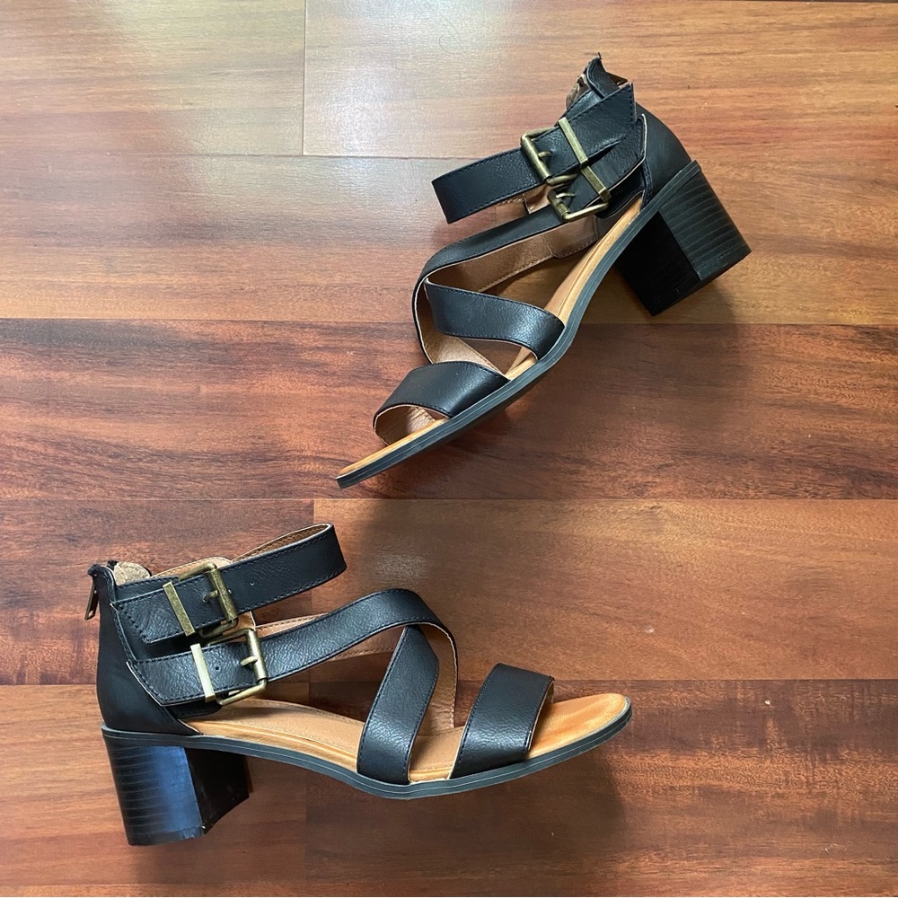 Sugar black faux leather strap Sandal 9M block heel round toe